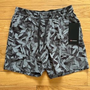 Lululemon Bowline Short 5” *Ripstop Spray Leaf Rhino Grey